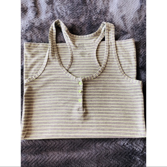 Move Tank Top - Picture 11 of 14